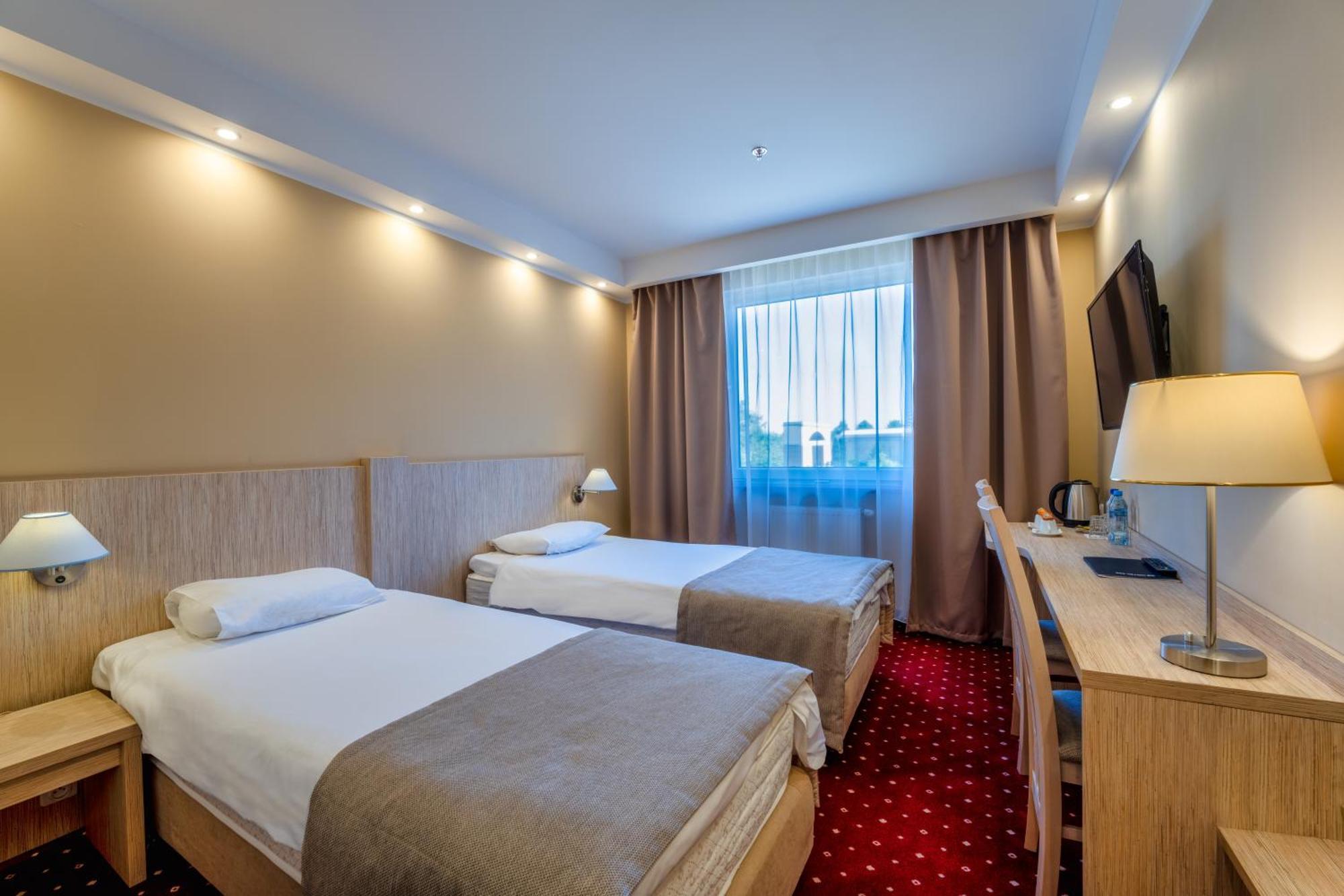 Hotel 500 Тарново-Подґурне Екстер'єр фото