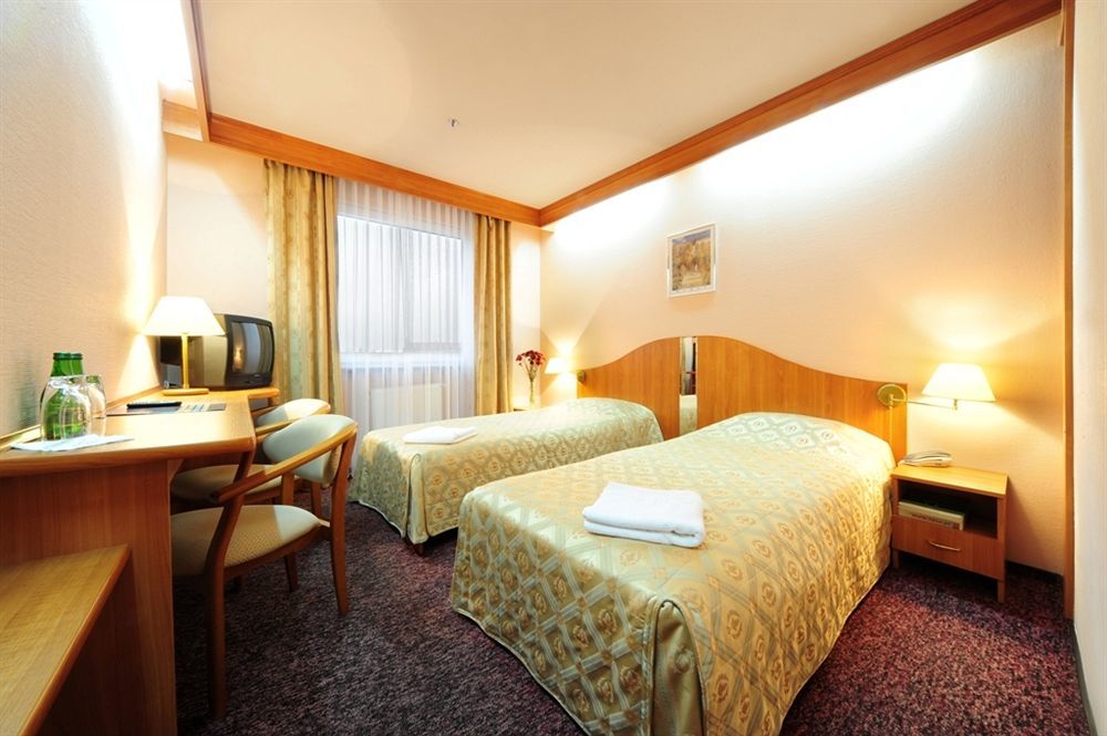 Hotel 500 Тарново-Подґурне Екстер'єр фото